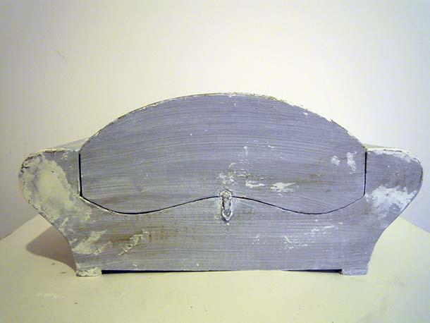 Vecchio baule da restaurare: la stesura del primer